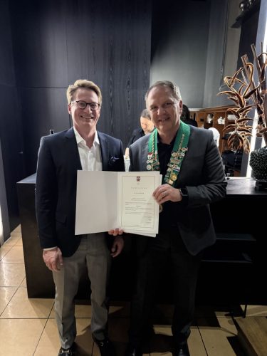 Nominationsurkunde zum Chavalier Prof. Stefan Greiner